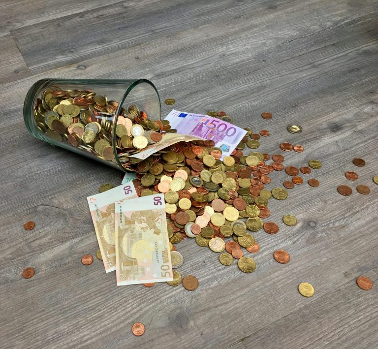 ¿Qué ocurre si te retrasas en Hacienda como autónomo en 2025?