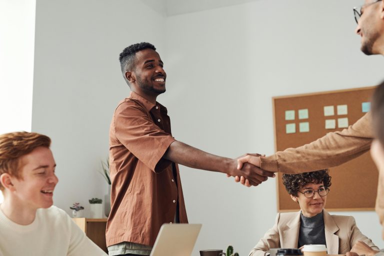 ¿Cómo declarar pagos a colaboradores o freelancers?
