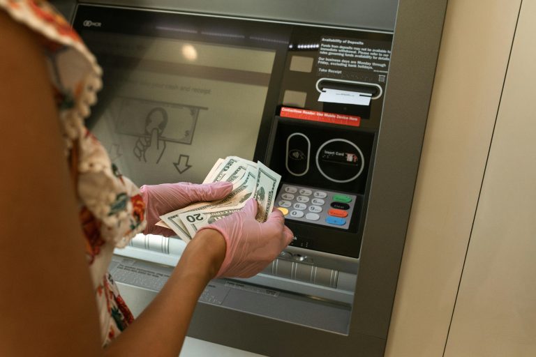 ¿Deberías abrir una cuenta bancaria profesional como autónomo?