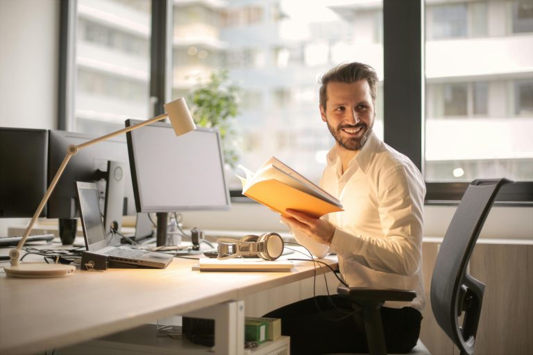 ¿Cómo contratar a un trabajador siendo autónomo?