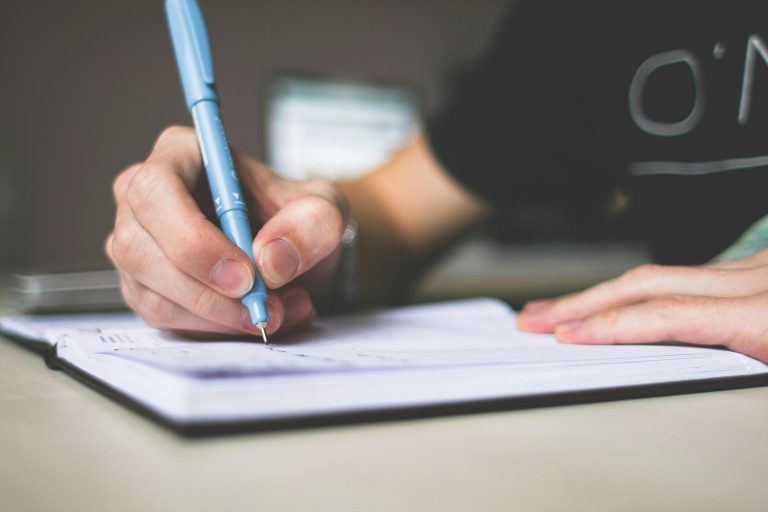 Facturar a Empresas vs Particulares: La Guía Definitiva para No Meter la Pata